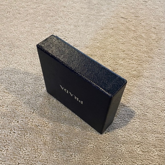 π― π Authentic PRADA Gift Box - Picture 4 of 7